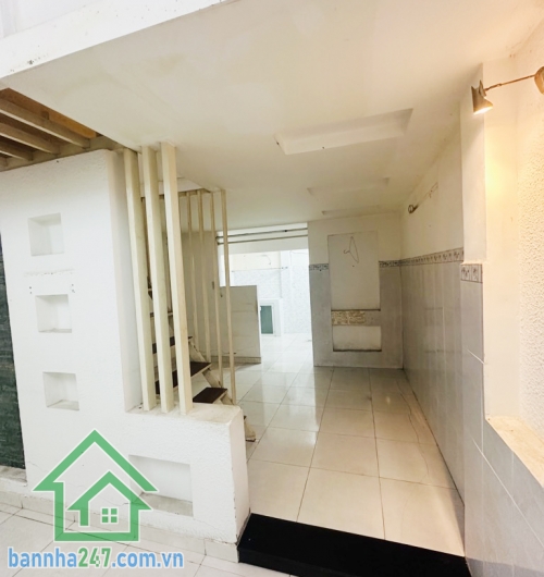 CHỈ 4,8 TỶ - NHÀ ĐẸP PHƯỜNG 13, TÂN BÌNH – DTCN 47M2 – NỞ HẬU  Diện tích: 3.9 x 12m, nở hậu 4.1m. Kết cấu: Trệt + lửng, 1 PN Master, 1 WC (có thể cải tạo thành 3 PN)