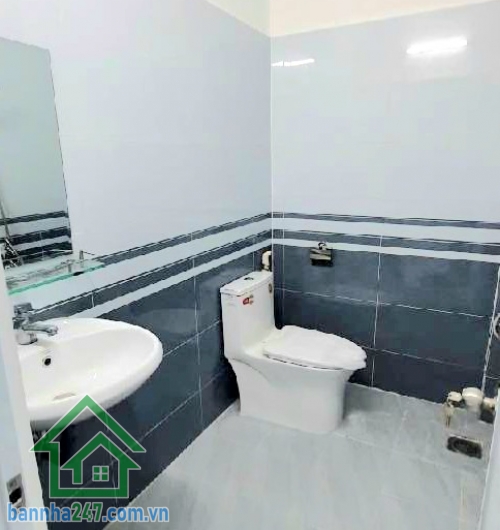 CHỈ 7,5 TỶ – MTKD – NHÀ 2 TẦNG – 58M² (4,8 x 12)M – NGANG GẦN 5M – SẴN DÒNG TIỀN – SỔ VUÔNG VỨC * Kết cấu: trệt 1 lầu gồm 2PN, 2WC, nhà lô góc 3 mặt thoáng mát