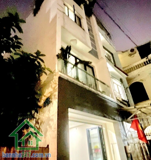 CHỈ 13,x TỶ – NHÀ 4 TẦNG MỚI ĐẸP – HXH TỚI NHÀ – KHU VIP SÂN BAY TÂN SƠN NHẤT - 3PN rộng – 4WC * Diện tích: 56m² * Kết cấu: 4 tầng * Công năng: 3PN rộng – 4WC