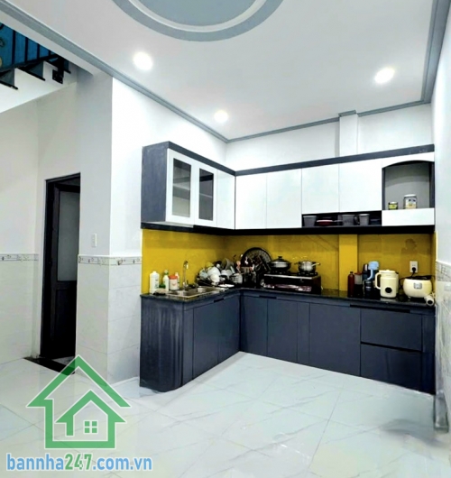 CHỈ 5,8 TỶ – NHÀ NGAY NGUYỄN SƠN – HẺM XE HƠI THÔNG – 62M² – HOÀN CÔNG ĐỦ - 2PN – 2WC * Diện tích: 4,8 x 13m – 62m² * Kết cấu: 2 tầng * Công năng: 2PN – 2WC