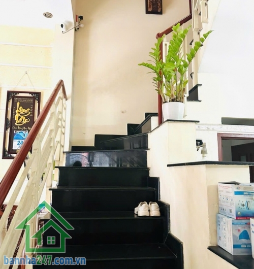 CHỈ 9,2 TỶ – NHÀ 3 TẦNG – 82M² – 2 MẶT HẺM 6M – THOẠI NGỌC HẦU, TÂN PHÚ. * DT: 82m² (4 x 21m), 3 tầng BTCT * Tổng 10PN – 10WC, trước 3PN 3WC để ở, sau 7PN 7WC.