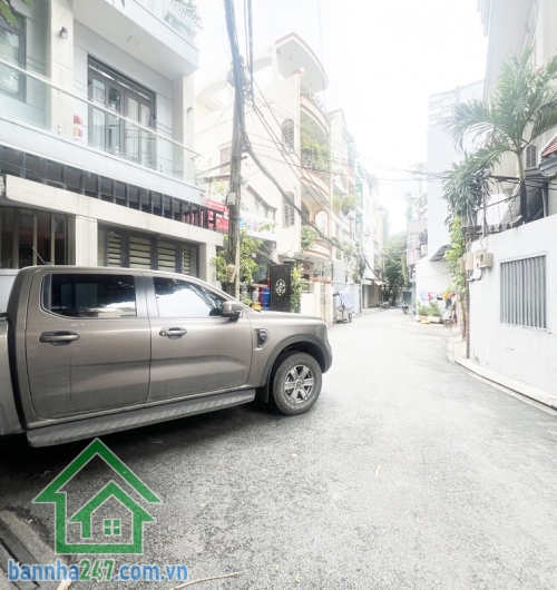 HẺM XE TẢI – NHÀ 2 TẦNG – 48M2 – GIÁ CHỈ 5.2 TỶ Diện tích: 48m2 (3.8 x 13m), công nhận 43m2. Kết cấu: 1 trệt, 1 lầu, gồm 2 phòng ngủ, 2 vệ sinh. Hẻm 6m thông