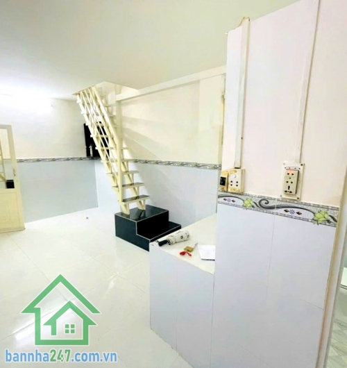 CHỈ 3,1 TỶ – NHÀ 3 TẦNG – 21M² – SỔ VUÔNG A4 – PHỐ ẨM THỰC, CHỢ HOA HỒ THỊ KỶ  Diện tích: 21m² (3.5x6)m – Kết cấu: trệt, 2 lầu kiên cố. Ngay trung tâm Phố Ẩm thực, Chợ Hoa Hồ Thị Kỷ Q 10