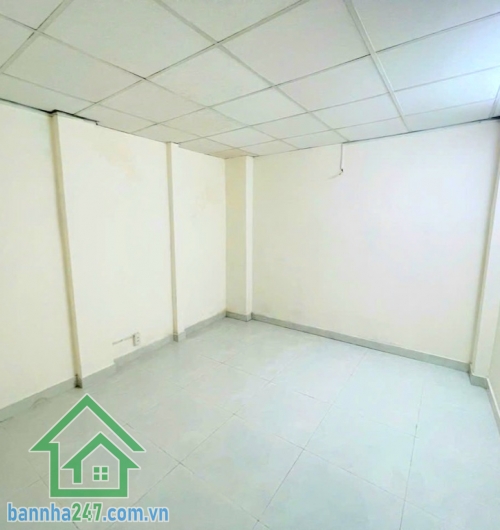 CHỈ 3,1 TỶ – NHÀ 3 TẦNG – 21M² – SỔ VUÔNG A4 – PHỐ ẨM THỰC, CHỢ HOA HỒ THỊ KỶ  Diện tích: 21m² (3.5x6)m – Kết cấu: trệt, 2 lầu kiên cố. Ngay trung tâm Phố Ẩm thực, Chợ Hoa Hồ Thị Kỷ Q 10