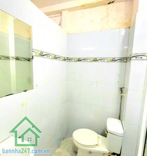 CHỈ 3,1 TỶ – NHÀ 3 TẦNG – 21M² – SỔ VUÔNG A4 – PHỐ ẨM THỰC, CHỢ HOA HỒ THỊ KỶ  Diện tích: 21m² (3.5x6)m – Kết cấu: trệt, 2 lầu kiên cố. Ngay trung tâm Phố Ẩm thực, Chợ Hoa Hồ Thị Kỷ Q 10