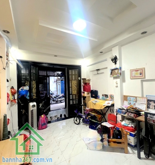 CHỈ 6,1 TỶ – NHÀ TRUNG TÂM P.4 TÂN BÌNH – KHU HIẾM NHÀ BÁN - NỞ HẬU 6M – GẦN MẶT TIỀN – 3 PN – 2 WC - Ở NGAY Diện tích: 45m² (3,2m x 9m) Nở hậu 6m – phong thủy