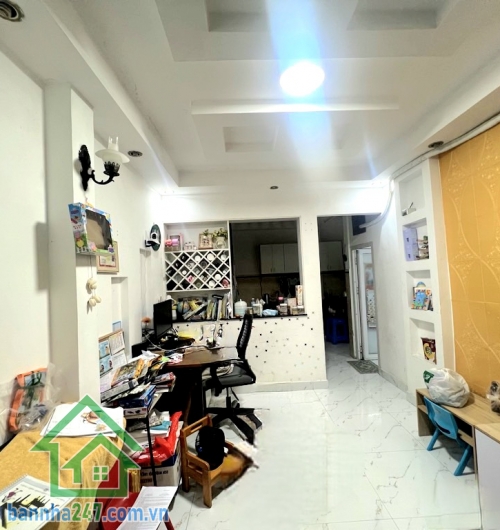 CHỈ 6,1 TỶ – NHÀ TRUNG TÂM P.4 TÂN BÌNH – KHU HIẾM NHÀ BÁN - NỞ HẬU 6M – GẦN MẶT TIỀN – 3 PN – 2 WC - Ở NGAY Diện tích: 45m² (3,2m x 9m) Nở hậu 6m – phong thủy