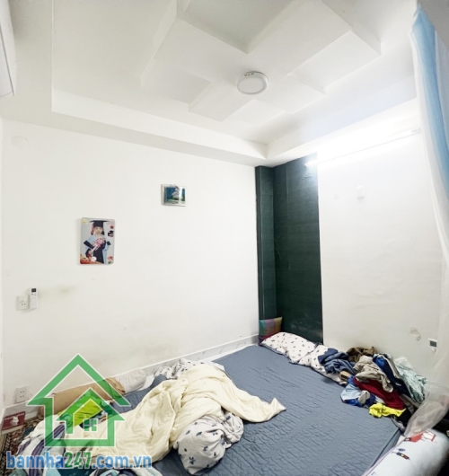 CHỈ 6,3 TỶ – HẺM 3 GÁC – NGAY LĂNG CHA CẢ – 45M2 – 2 TẦNG – NỞ HẬU 6M – GẦN MẶT TIỀN – 3PN – 2WC Diện tích: 45m2 (3.2 x 9m), nở hậu 6m Kết cấu: 1 trệt 1 lầu. 3 PN, 2 WC (có phòng ngủ tầng trệt)