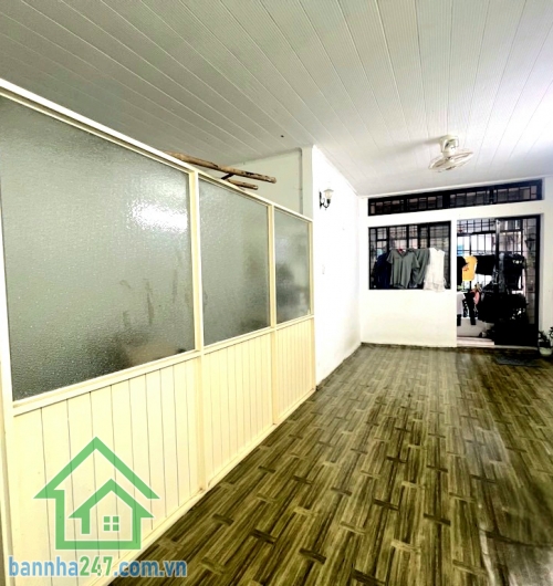 CHỈ 6,1 TỶ – NHÀ TRUNG TÂM P.4 TÂN BÌNH – KHU HIẾM NHÀ BÁN - NỞ HẬU 6M – GẦN MẶT TIỀN – 3 PN – 2 WC - Ở NGAY Diện tích: 45m² (3,2m x 9m) Nở hậu 6m – phong thủy