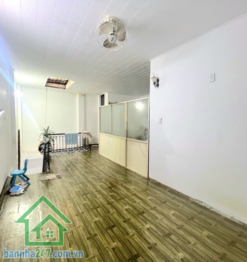 CHỈ 6,1 TỶ – NHÀ TRUNG TÂM P.4 TÂN BÌNH – KHU HIẾM NHÀ BÁN - NỞ HẬU 6M – GẦN MẶT TIỀN – 3 PN – 2 WC - Ở NGAY Diện tích: 45m² (3,2m x 9m) Nở hậu 6m – phong thủy