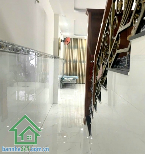 CHỈ 5,89 TỶ – HXH NHỰA THÔNG – NHÀ ĐẸP ĐƯỜNG LÔ TƯ – GIÁP TÂN PHÚ - DT: 90M² - 4PN 4WC * Diện tích: 90m² (5 x 18m) * Kết cấu: 1 trệt 1 lầu (2 tầng) Công năng 4PN - 4WC