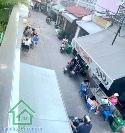 CHỈ 5,89 TỶ – HXH NHỰA THÔNG – NHÀ ĐẸP ĐƯỜNG LÔ TƯ – GIÁP TÂN PHÚ - DT: 90M² - 4PN 4WC * Diện tích: 90m² (5 x 18m) * Kết cấu: 1 trệt 1 lầu (2 tầng) Công năng 4PN - 4WC
