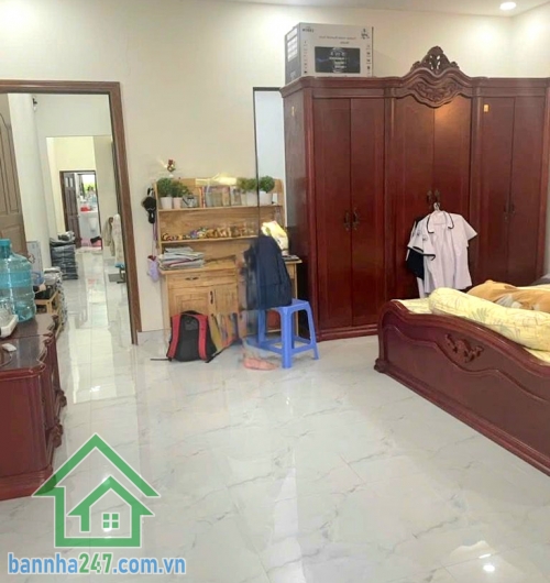 CHỈ 5,89 TỶ – HXH NHỰA THÔNG – NHÀ ĐẸP ĐƯỜNG LÔ TƯ – GIÁP TÂN PHÚ - DT: 90M² - 4PN 4WC * Diện tích: 90m² (5 x 18m) * Kết cấu: 1 trệt 1 lầu (2 tầng) Công năng 4PN - 4WC