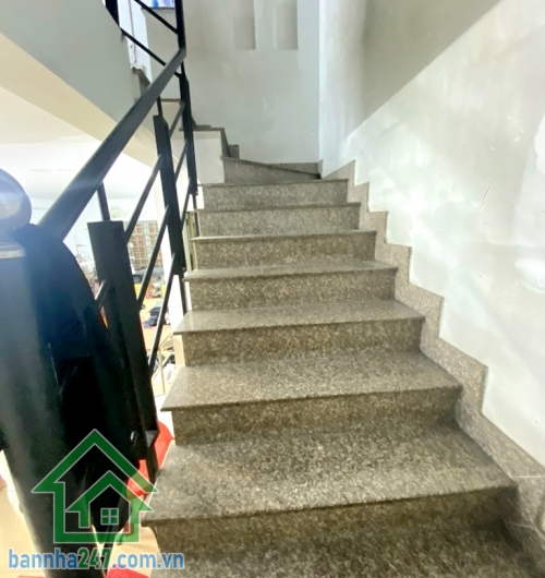 CHỈ 5,29 TỶ – HẺM 3.5M, VÀI CĂN RA MẶT TIỀN BÌNH TRỊ ĐÔNG – DT 66.1M2 (5.8x11.4M) – 3PN, 2WC Nhà 1 trệt 1 lầu, gồm phòng khách, bếp, 3PN, 2WC. 