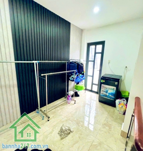 CHỈ 8,15 TỶ – MTKD ĐƯỜNG 16M CÓ LỀ 3M – DƯỜNG SỐ 5 - BÌNH TÂN - 4PN 3WC * Diện tích: 80m² (5 x 16m) – sổ vuông A4, không lộ giới * Kết cấu: 3 tầng (1 trệt 2 lầu, sân thượng)