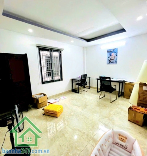 CHỈ 8,15 TỶ – MTKD ĐƯỜNG 16M CÓ LỀ 3M – DƯỜNG SỐ 5 - BÌNH TÂN - 4PN 3WC * Diện tích: 80m² (5 x 16m) – sổ vuông A4, không lộ giới * Kết cấu: 3 tầng (1 trệt 2 lầu, sân thượng)
