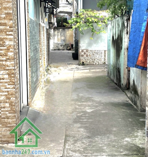 CHỈ 6.3 TỶ – NHÀ ĐẸP BÙI THỊ XUÂN – DT 67M² - 3PN – 3WC (4.95 x 17)m – Kết cấu 1 trệt 1 lầu, gồm 3PN – 3WC – PK – Bếp. Có giếng trời thoáng mát, sân để xe rộng. 