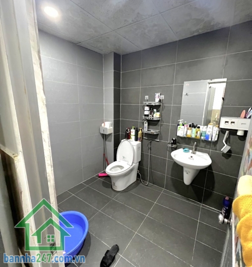 CHỈ 6.3 TỶ – NHÀ ĐẸP BÙI THỊ XUÂN – DT 67M² - 3PN – 3WC (4.95 x 17)m – Kết cấu 1 trệt 1 lầu, gồm 3PN – 3WC – PK – Bếp. Có giếng trời thoáng mát, sân để xe rộng. 