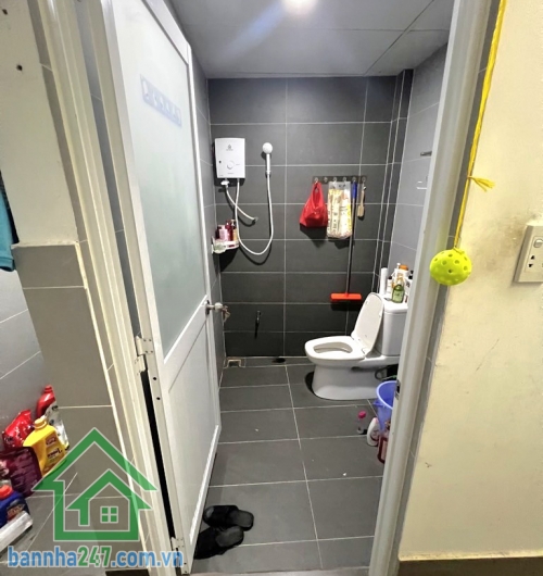 CHỈ 6.3 TỶ – NHÀ ĐẸP BÙI THỊ XUÂN – DT 67M² - 3PN – 3WC (4.95 x 17)m – Kết cấu 1 trệt 1 lầu, gồm 3PN – 3WC – PK – Bếp. Có giếng trời thoáng mát, sân để xe rộng. 