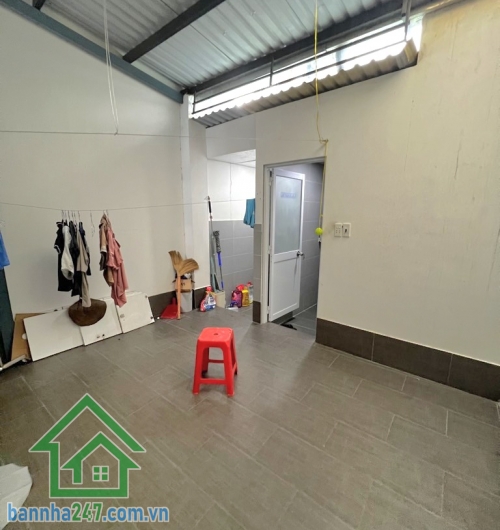 CHỈ 6.3 TỶ – NHÀ ĐẸP BÙI THỊ XUÂN – DT 67M² - 3PN – 3WC (4.95 x 17)m – Kết cấu 1 trệt 1 lầu, gồm 3PN – 3WC – PK – Bếp. Có giếng trời thoáng mát, sân để xe rộng. 