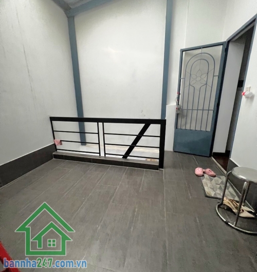 CHỈ 6.3 TỶ – NHÀ ĐẸP BÙI THỊ XUÂN – DT 67M² - 3PN – 3WC (4.95 x 17)m – Kết cấu 1 trệt 1 lầu, gồm 3PN – 3WC – PK – Bếp. Có giếng trời thoáng mát, sân để xe rộng. 