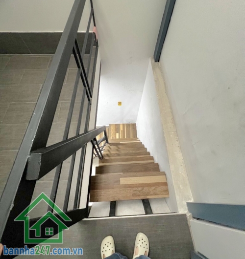 CHỈ 6.3 TỶ – NHÀ ĐẸP BÙI THỊ XUÂN – DT 67M² - 3PN – 3WC (4.95 x 17)m – Kết cấu 1 trệt 1 lầu, gồm 3PN – 3WC – PK – Bếp. Có giếng trời thoáng mát, sân để xe rộng. 