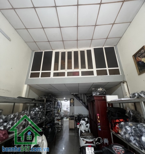 CHỈ HƠN 6 TỶ – DUY TÂN, P8, TÂN BÌNH – 55,4M² NGANG 4.3M * Kết cấu: 1 trệt, 1 lửng, gồm 2PN, PK, bếp, ban công thoáng * Vị trí: hẻm ba gác, vài bước ra hẻm xe hơi.