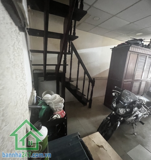 CHỈ HƠN 6 TỶ – DUY TÂN, P8, TÂN BÌNH – 55,4M² NGANG 4.3M * Kết cấu: 1 trệt, 1 lửng, gồm 2PN, PK, bếp, ban công thoáng * Vị trí: hẻm ba gác, vài bước ra hẻm xe hơi.