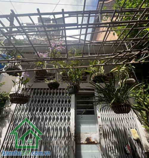 CHỈ HƠN 6 TỶ – DUY TÂN, P8, TÂN BÌNH – 55,4M² NGANG 4.3M * Kết cấu: 1 trệt, 1 lửng, gồm 2PN, PK, bếp, ban công thoáng * Vị trí: hẻm ba gác, vài bước ra hẻm xe hơi.