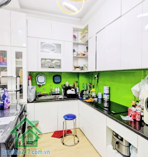 CHỈ 7,3 TỶ - TRUNG TÂM QUẬN 10 – LÔ GÓC NỞ HẬU 35M² – 2 TẦNG – SÁT MẶT TIỀN –  Vị trí: Đường Hoà Hưng, P. Hoà Hưng, Q10, chỉ 20m thẳng tắp ra mặt tiền, khu trung tâm sầm uất – hiếm có căn thứ 2.
