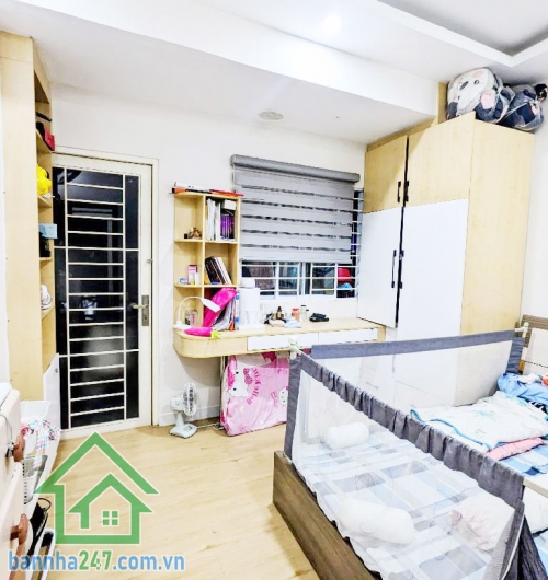 CHỈ 7,3 TỶ - TRUNG TÂM QUẬN 10 – LÔ GÓC NỞ HẬU 35M² – 2 TẦNG – SÁT MẶT TIỀN –  Vị trí: Đường Hoà Hưng, P. Hoà Hưng, Q10, chỉ 20m thẳng tắp ra mặt tiền, khu trung tâm sầm uất – hiếm có căn thứ 2.