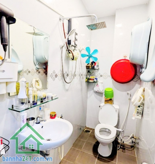 CHỈ 7,3 TỶ - TRUNG TÂM QUẬN 10 – LÔ GÓC NỞ HẬU 35M² – 2 TẦNG – SÁT MẶT TIỀN –  Vị trí: Đường Hoà Hưng, P. Hoà Hưng, Q10, chỉ 20m thẳng tắp ra mặt tiền, khu trung tâm sầm uất – hiếm có căn thứ 2.