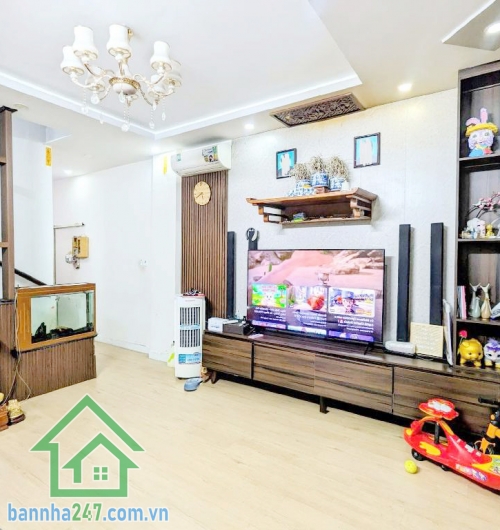 CHỈ 7,3 TỶ - TRUNG TÂM QUẬN 10 – LÔ GÓC NỞ HẬU 35M² – 2 TẦNG – SÁT MẶT TIỀN –  Vị trí: Đường Hoà Hưng, P. Hoà Hưng, Q10, chỉ 20m thẳng tắp ra mặt tiền, khu trung tâm sầm uất – hiếm có căn thứ 2.