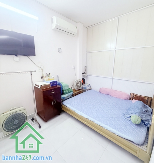 CHỈ 3,9 TỶ – HẺM 3 GÁC NGUYỄN SƠN – CÁCH 1 CĂN RA HẺM XE HƠI – 3 TẦNG BTCT - 2PN, 2 WC.  Vị trí siêu đẹp, trung tâm Tân Phú – vài bước ra chợ, trường học, bệnh viện... 
