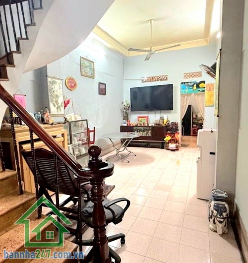CHỈ 19 TỶ - MTKD CỘNG HÒA – ĐƯỜNG 40M – SIÊU VỊ TRÍ KINH DOANH ĐỈNH CAO - DT: 84M² 3 TẦNG – DTSD 212M² – 5PN – 6WC • Diện tích: 3.5m x 24m – vuông đẹp, không quy hoạch • DTSD: 212m² • Kết cấu 3 tầng, tổng 5PN – 6WC.