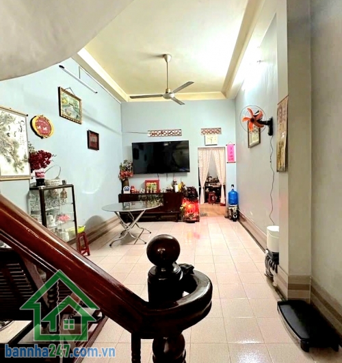 CHỈ 19 TỶ - MTKD CỘNG HÒA – ĐƯỜNG 40M – SIÊU VỊ TRÍ KINH DOANH ĐỈNH CAO - DT: 84M² 3 TẦNG – DTSD 212M² – 5PN – 6WC • Diện tích: 3.5m x 24m – vuông đẹp, không quy hoạch • DTSD: 212m² • Kết cấu 3 tầng, tổng 5PN – 6WC.