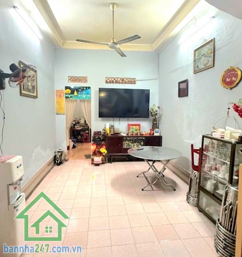 CHỈ 19 TỶ - MTKD CỘNG HÒA – ĐƯỜNG 40M – SIÊU VỊ TRÍ KINH DOANH ĐỈNH CAO - DT: 84M² 3 TẦNG – DTSD 212M² – 5PN – 6WC • Diện tích: 3.5m x 24m – vuông đẹp, không quy hoạch • DTSD: 212m² • Kết cấu 3 tầng, tổng 5PN – 6WC.