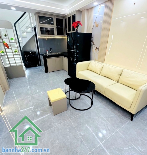 CHỈ 3,35 TỶ - NHÀ PHẠM VĂN BẠCH, TRẦN THÁNH TÔNG – HẺM 3M, GẦN Ô TÔ – FULL NỘI THẤT – SHR Diện tích: 21m² (3,2x6,6)m, công nhận 19m², vuông A4. Kết cấu: 2 tầng + lửng.