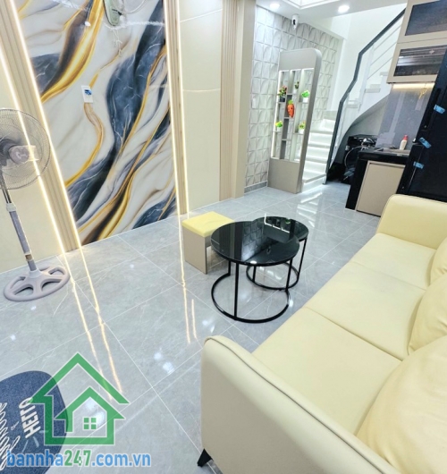 CHỈ 3,35 TỶ - NHÀ PHẠM VĂN BẠCH, TRẦN THÁNH TÔNG – HẺM 3M, GẦN Ô TÔ – FULL NỘI THẤT – SHR Diện tích: 21m² (3,2x6,6)m, công nhận 19m², vuông A4. Kết cấu: 2 tầng + lửng.