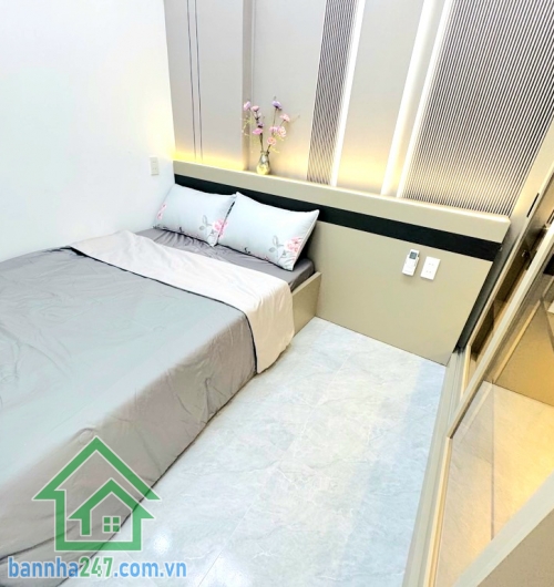 CHỈ 3,35 TỶ - NHÀ PHẠM VĂN BẠCH, TRẦN THÁNH TÔNG – HẺM 3M, GẦN Ô TÔ – FULL NỘI THẤT – SHR Diện tích: 21m² (3,2x6,6)m, công nhận 19m², vuông A4. Kết cấu: 2 tầng + lửng.