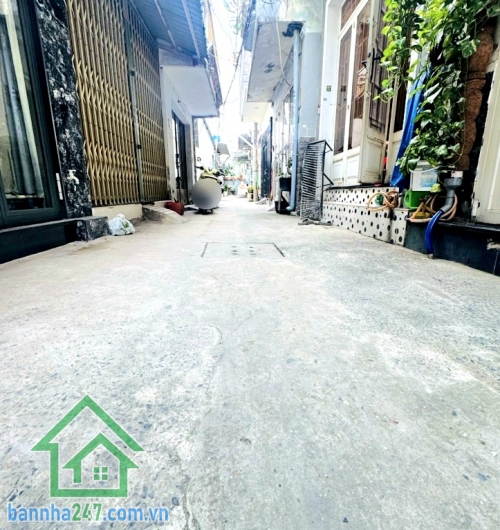 CHỈ 3,35 TỶ - NHÀ PHẠM VĂN BẠCH, TRẦN THÁNH TÔNG – HẺM 3M, GẦN Ô TÔ – FULL NỘI THẤT – SHR Diện tích: 21m² (3,2x6,6)m, công nhận 19m², vuông A4. Kết cấu: 2 tầng + lửng.