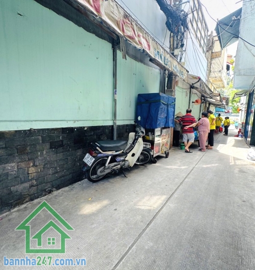 CHỈ 7,35 TỶ – NHÀ 4 TẦNG LÝ THÁI TỔ, QUẬN 10 – NGAY BỆNH VIỆN NHI ĐỒNG – 3 CĂN RA MẶT TIỀN Diện tích: 32m2 (3.2 x 10m), sổ vuông A4 đẹp Kết cấu: 1 trệt, 3 lầu.  4PN - 3 WC