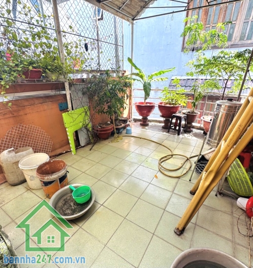 CHỈ 7,35 TỶ – NHÀ 4 TẦNG LÝ THÁI TỔ, QUẬN 10 – NGAY BỆNH VIỆN NHI ĐỒNG – 3 CĂN RA MẶT TIỀN Diện tích: 32m2 (3.2 x 10m), sổ vuông A4 đẹp Kết cấu: 1 trệt, 3 lầu.  4PN - 3 WC