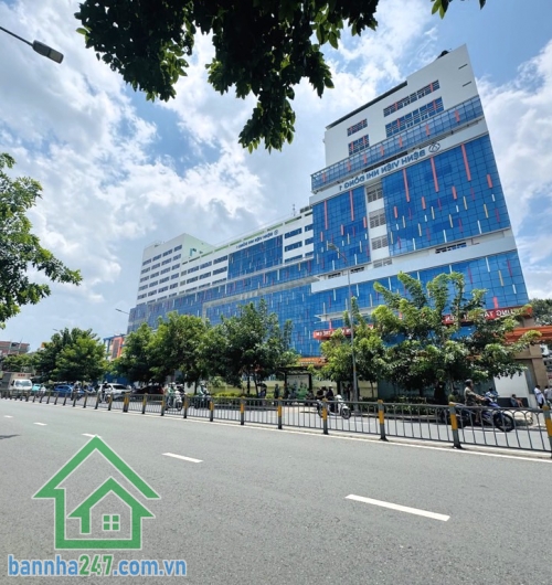 CHỈ 7,35 TỶ – NHÀ 4 TẦNG LÝ THÁI TỔ, QUẬN 10 – NGAY BỆNH VIỆN NHI ĐỒNG – 3 CĂN RA MẶT TIỀN Diện tích: 32m2 (3.2 x 10m), sổ vuông A4 đẹp Kết cấu: 1 trệt, 3 lầu.  4PN - 3 WC
