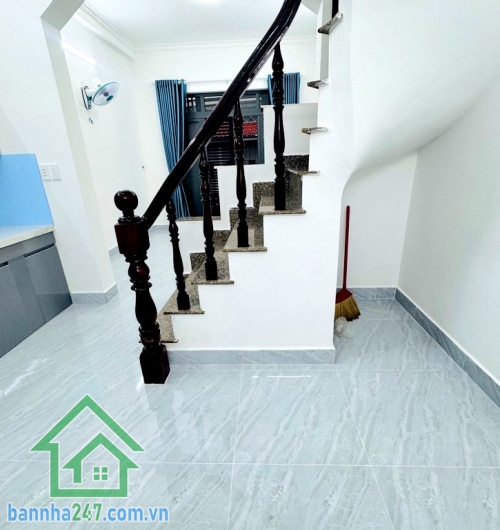 CHỈ 4,7 TỶ – HIẾM! NHÀ ĐẸP TÂN BÌNH – GẦN NHÀ GA T3 & SÂN BAY – 36M² – 2 TẦNG – VUÔNG A4 – HẺM BA GÁC VIVU Diện tích: 36m² (4 x 9m) – vuông A4, công nhận đủ