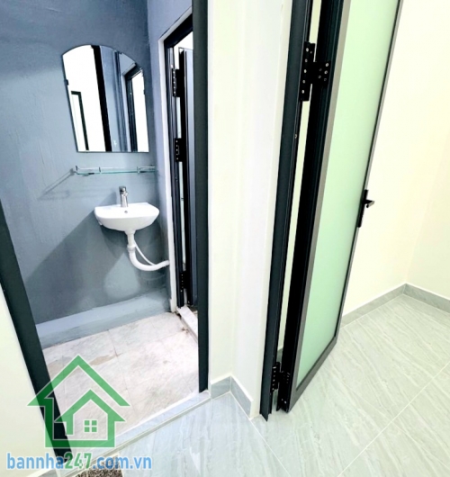CHỈ 4,7 TỶ – HIẾM! NHÀ ĐẸP TÂN BÌNH – GẦN NHÀ GA T3 & SÂN BAY – 36M² – 2 TẦNG – VUÔNG A4 – HẺM BA GÁC VIVU Diện tích: 36m² (4 x 9m) – vuông A4, công nhận đủ