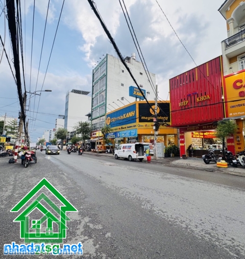 CHỈ 5,1 TỶ - NHÀ 2 TẦNG - 62.3M² (4.2 x 15) - SÁT MẶT TIỀN PHẠM VĂN BẠCH - GẦN GA T3, SÂN BAY TSN Vị trí đẹp, chỉ 50m ra Phạm Văn Bạch, gần chợ.