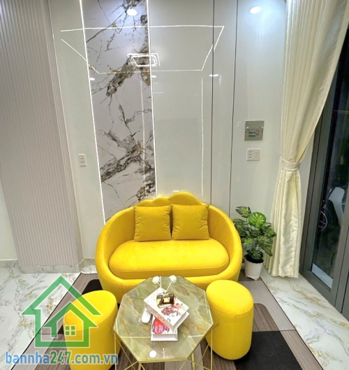 CHỈ 4,35 TỶ – NHÀ 3 TẦNG MỚI – NGAY CHỢ HỒ THỊ KỶ – HẺM Ô TÔ 8M DT: 15m² (2.7 x 6m, nở hậu tài lộc) – DTSD 45m².  Kết cấu: 3 tầng kiên cố – 2PN, 3WC.Tặng Full nội thất.
