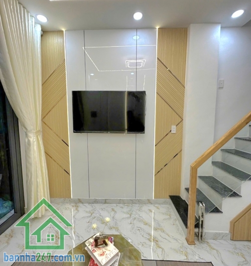 CHỈ 4,35 TỶ – NHÀ 3 TẦNG MỚI – NGAY CHỢ HỒ THỊ KỶ – HẺM Ô TÔ 8M DT: 15m² (2.7 x 6m, nở hậu tài lộc) – DTSD 45m².  Kết cấu: 3 tầng kiên cố – 2PN, 3WC.Tặng Full nội thất.