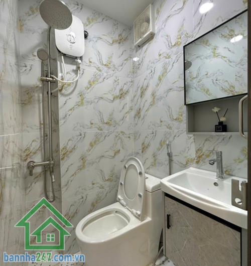 CHỈ 4,35 TỶ – NHÀ 3 TẦNG MỚI – NGAY CHỢ HỒ THỊ KỶ – HẺM Ô TÔ 8M DT: 15m² (2.7 x 6m, nở hậu tài lộc) – DTSD 45m².  Kết cấu: 3 tầng kiên cố – 2PN, 3WC.Tặng Full nội thất.